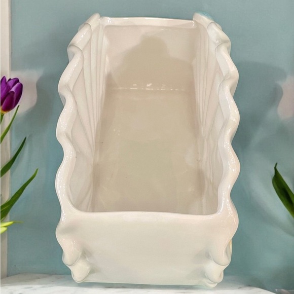 Vintage Ceramic Shell-Shaped Planter/Storage With Ocean-Themed Decorations - Picture 4 of 9